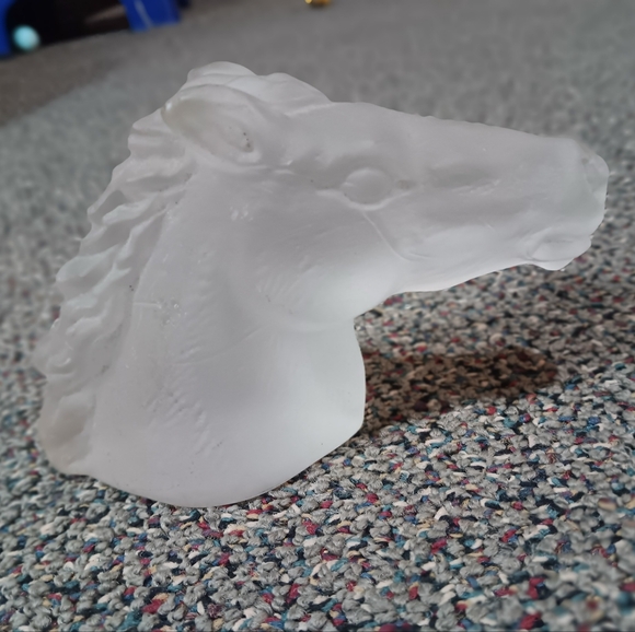 Beautiful Czech frosted glass horses mantle bust figurine - Picture 2 of 3